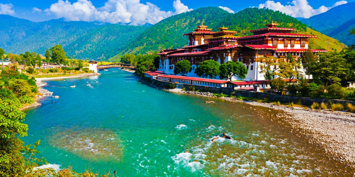 Punakha-Dzong-e1574919168213.jpg