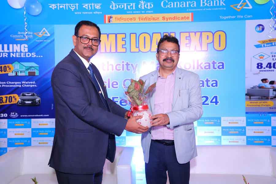 General-Manager-of-Kolkata-Circle-Shri-Kalyan-Mukherjee-felicitates-Executive-Director-of-Canara-Bank-Shri-Bhavendra-Kumar-in-Kolkata-on-7th-February-2024