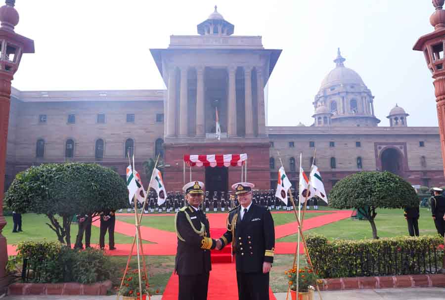 PIX1RADMDAVIDPROCTORCHIEFOFNAVYROYALNEWZEALANDNAVYVISITTOINDIA2N5Y
