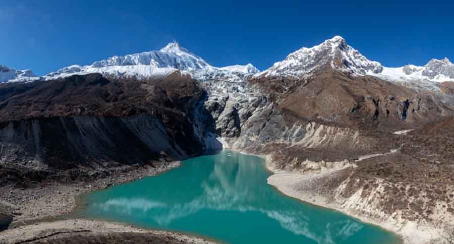 Birendra_lake_and_Mt._Manaslu