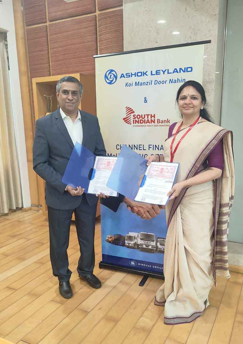Mr.-C.-Neelakantan-Head-Treasury-Ashok-Leyland-Limited-and-Ms.-Biji-S-S-Senior-General-Manager-Group-Business-Head-South-Indian-Bank-with-signed-MOU