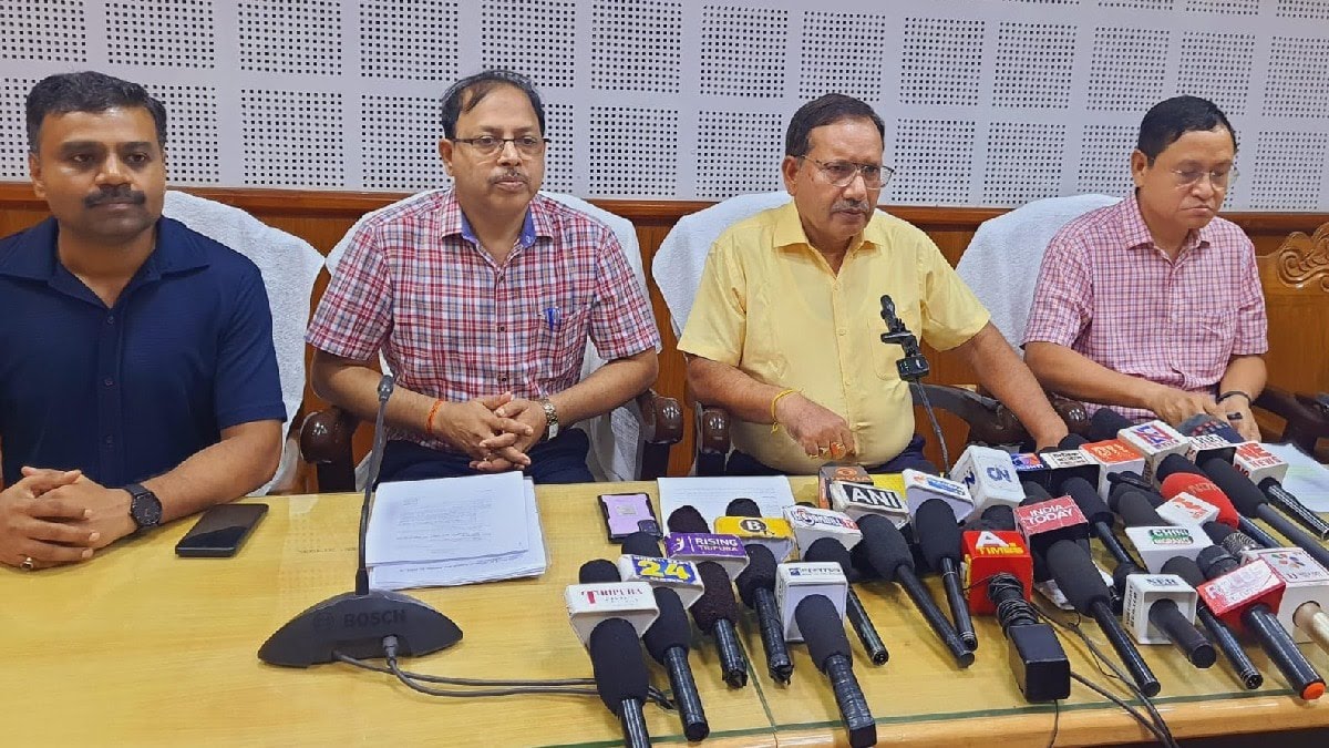 6670048fb0b4a-tripura-officials-addressing-presser-over-the-unfortunate-kanchanjunga-express-accident-174030687-16x9.jpg