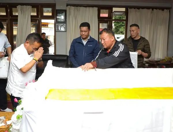 n62007451617197705659380ce1bf10a1198cde24850fad789ad7b1e78725711365c3b54ac6307093f156e2