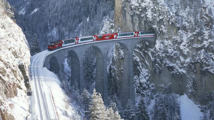 Glacier-Express-auf-dem-Landwasserviadukt-750x422.jpg