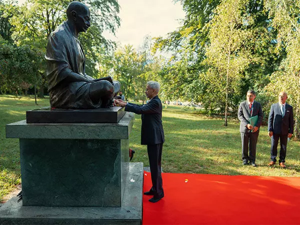 00-1-Mahatma-Gandhi 00-1-Mahatma-Gandhi