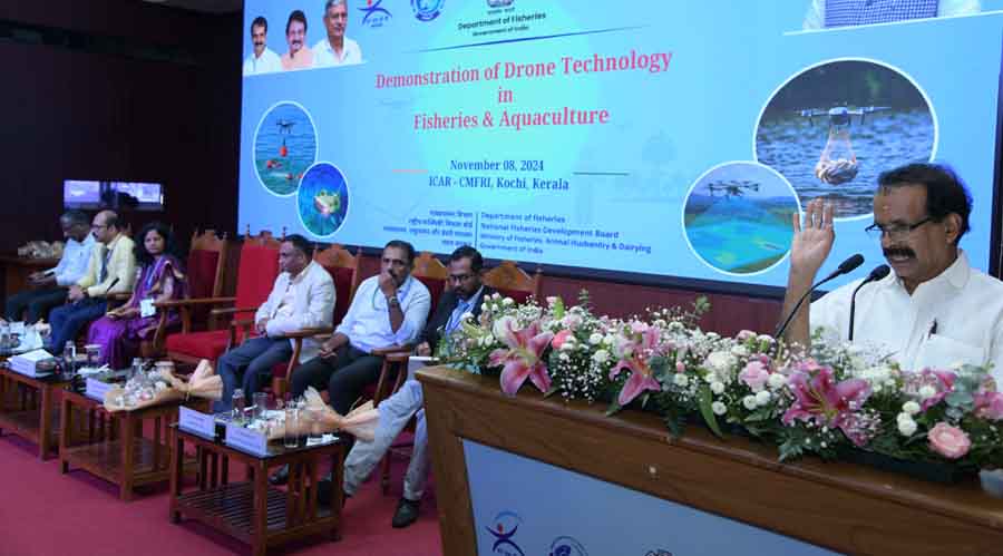 PhotoMinisterspeakingQWLK