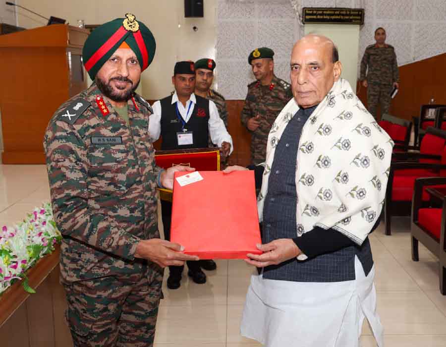 H20241230174038 The Union Minister for Defence, Shri Rajnath Singh at Army War College, in Mhow, Madhya Pradesh on December 30, 2024.