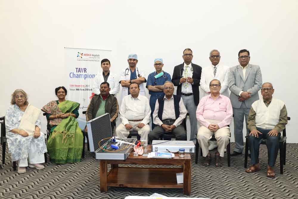 Image-1-Cardiologists-from-Medica-Superspecialty-Hospital-and-Manipal-Hospitals-Kolkata-with-the-patients-who-underwent-TAVR-procedures