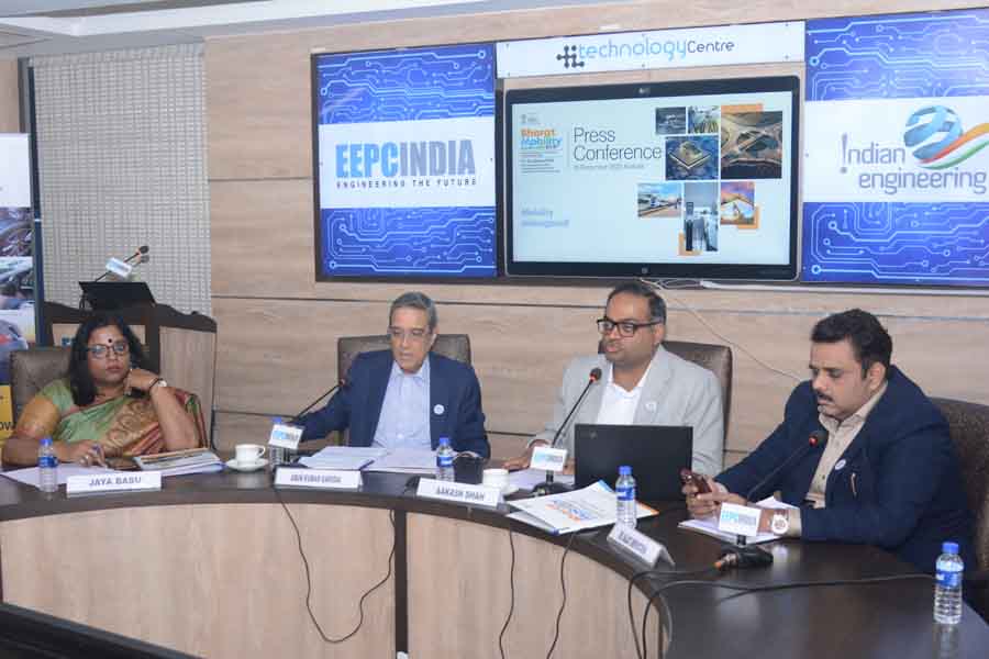 L-R-Jaya-Basu-Regional-Director-Arun-Garodia-former-Chairman-EEPC-India-Aakash-Shah-Vice-Chairman-EEPC-Dr.-Rajat-Srivastava-Additional-Executive-Director-EEPC-India