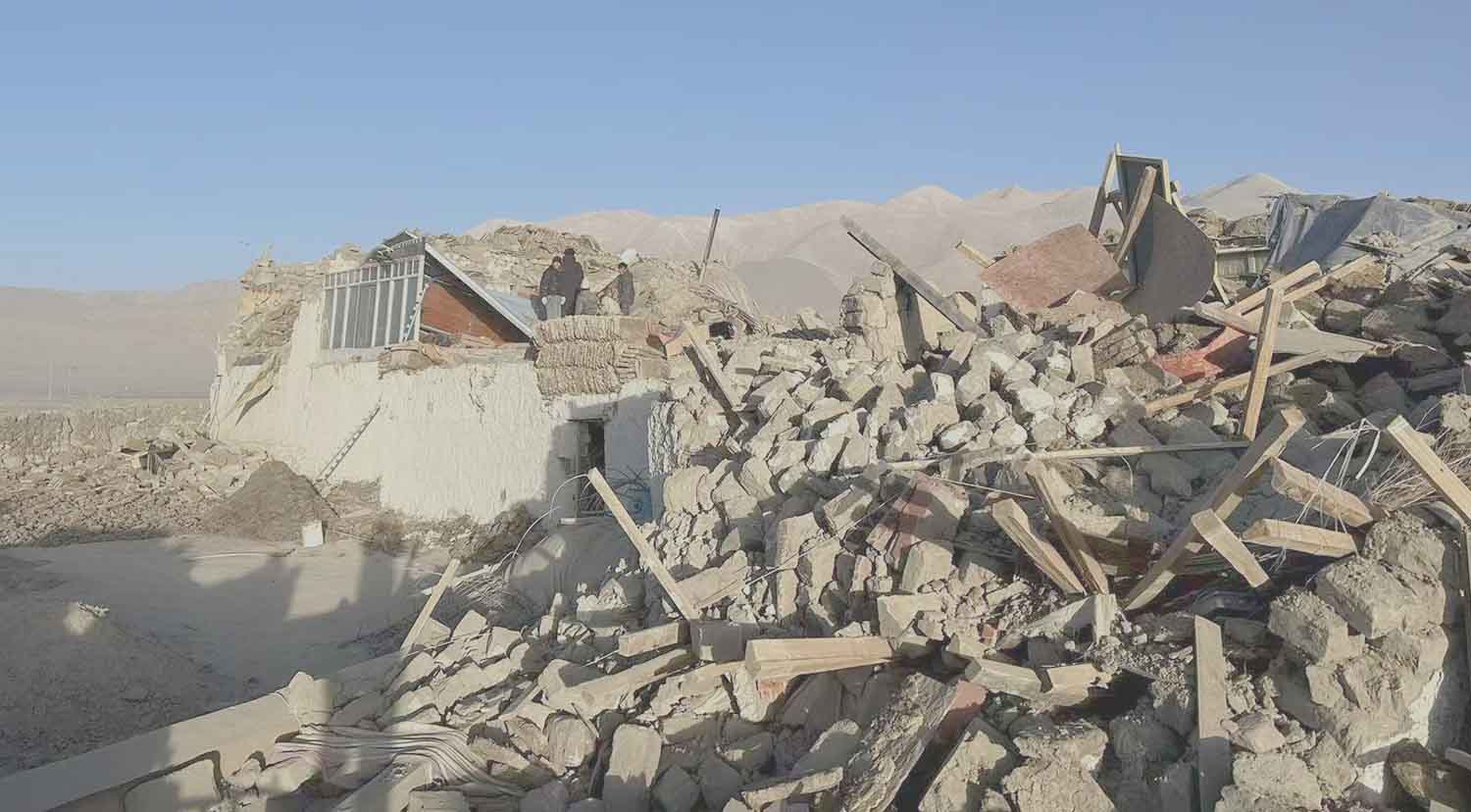 (250107) -- XIGAZE, Jan. 7, 2025 (Xinhua) -- Damaged houses are pictured after an earthquake in Tonglai Village, Changsuo Township of Dingri in Xigaze, southwest China's Xizang Autonomous Region, Jan. 7, 2025. Casualties were reported after a 6.8-magnitude earthquake jolted Dingri County in the city of Xigaze in Xizang Autonomous Region at 9:05 a.m. Tuesday (Beijing Time).
   The epicenter was monitored at 28.5 degrees north latitude and 87.45 degrees east longitude. The quake struck at a depth of 10 km, according to a report issued by the China Earthquake Networks Center. (Xinhua)