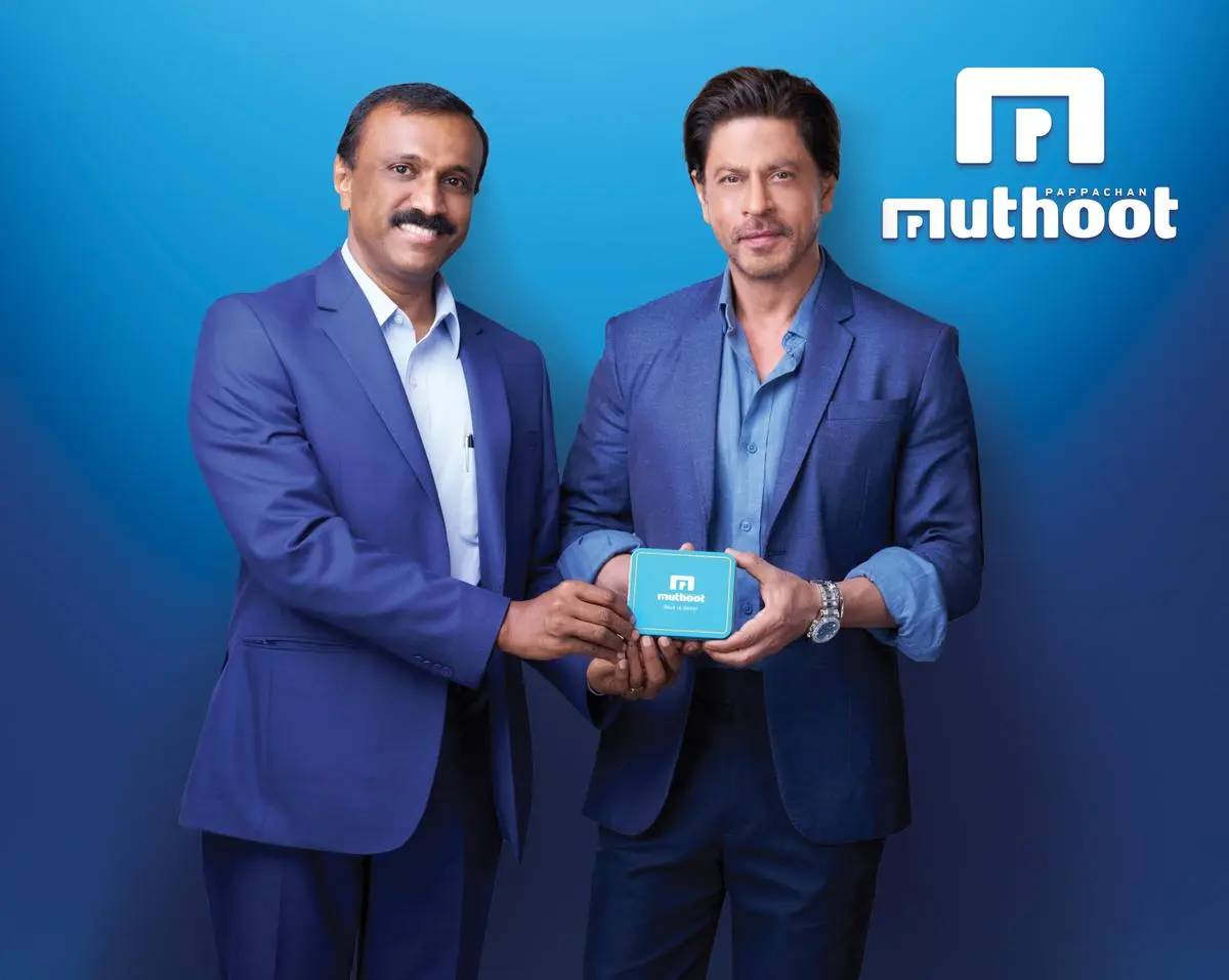 Image - 2 Shaji Varghese - CEO of Muthoot FinCorp Limited with Shah Rukh Khan
