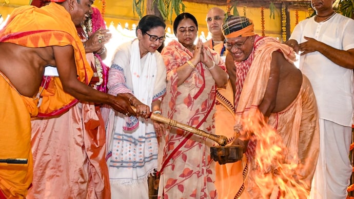 mamata-banerjee-takes-part-in-a-sacred-yajna-at-the-lord-jagannath-temple-photo-pti-301524192-16x9_0