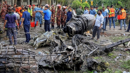 bangladesh_plane_crash_f7_chegdu_jet_chinese_1753105480234_1753105480399