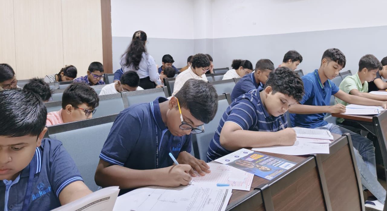 एईएसएलको प्रतिष्ठित राष्ट्रिय छात्रवृत्ति परीक्षा २०२५ मा विद्यार्थीहरूकाे रेकर्ड सहभागिता