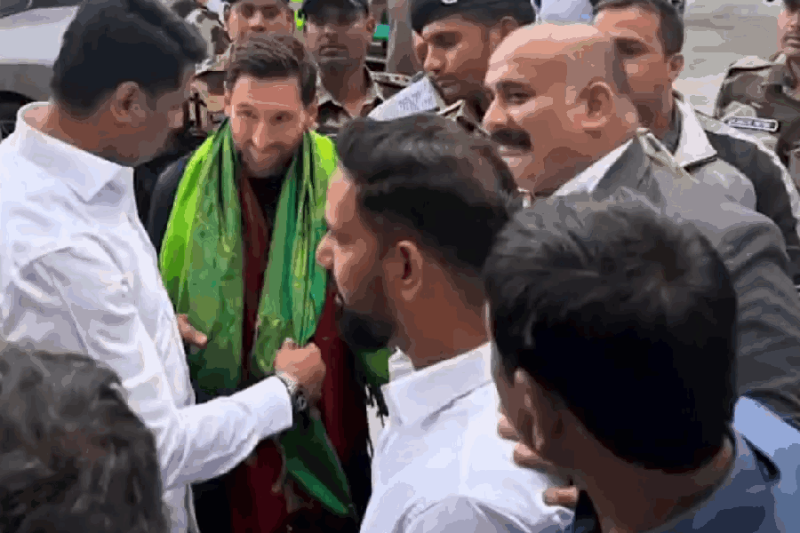 1765630201_messi-in-hyderabad-1