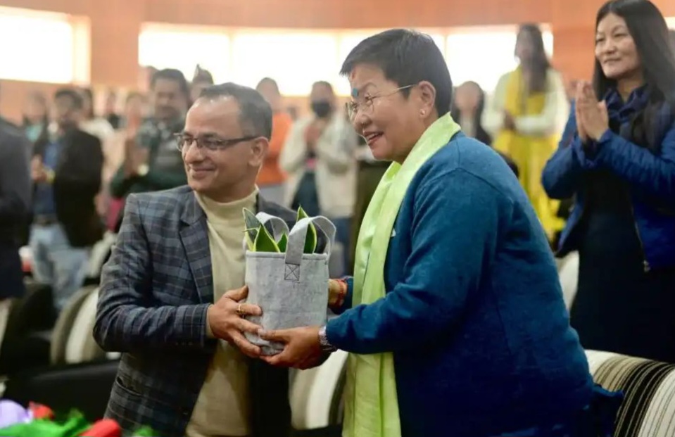 n70082735617710017605320ae43ed5ef6eaf803a0a27192524426e9194b80faaf14cf3bb189f073b1671e9