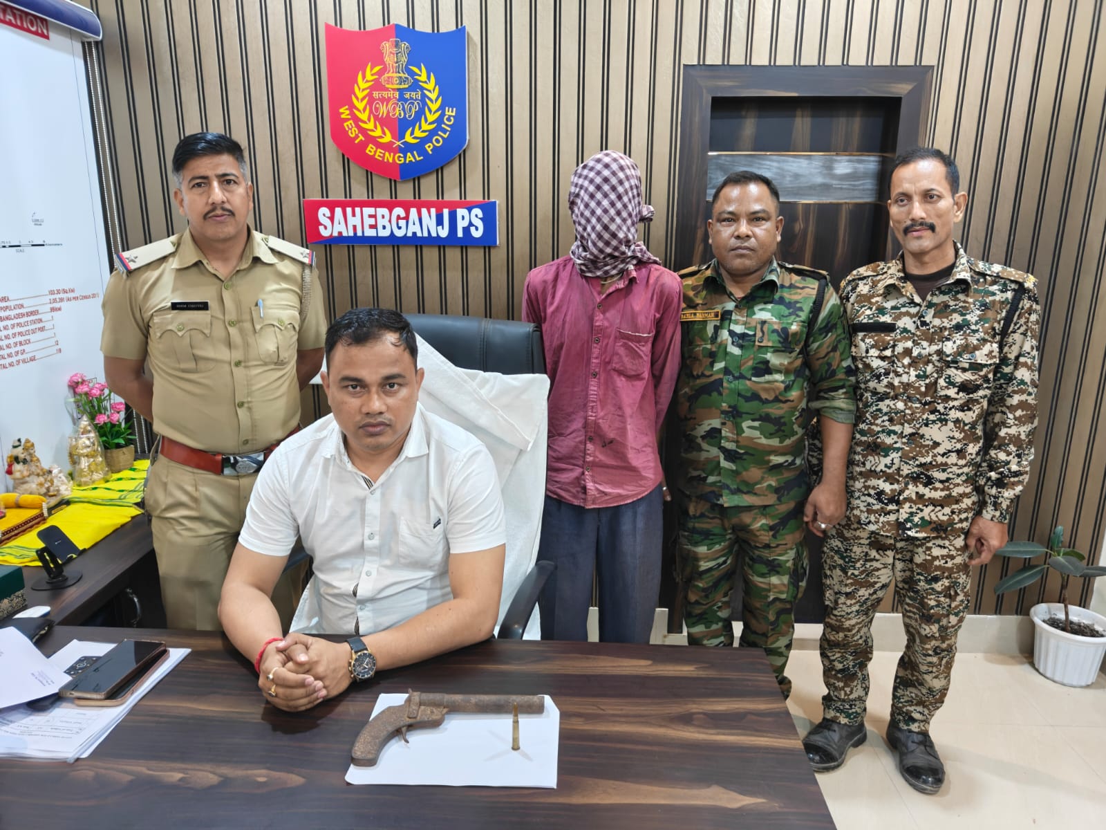 हतियारसहित एकजना पक्राउ र