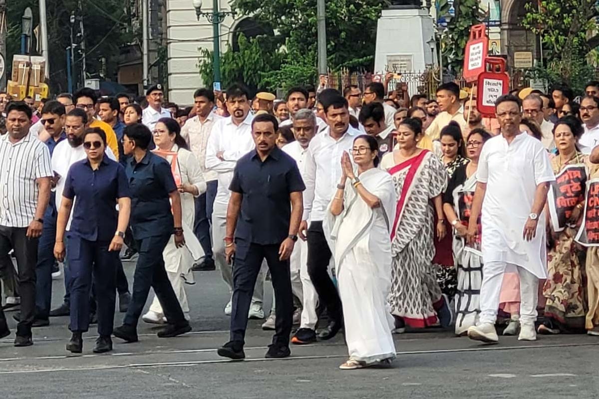 ‘আর কত লাইন থাকবে?’– মমতা ব্যানার্জির প্রশ্ন, বিজেপিকে কটাক্ষ