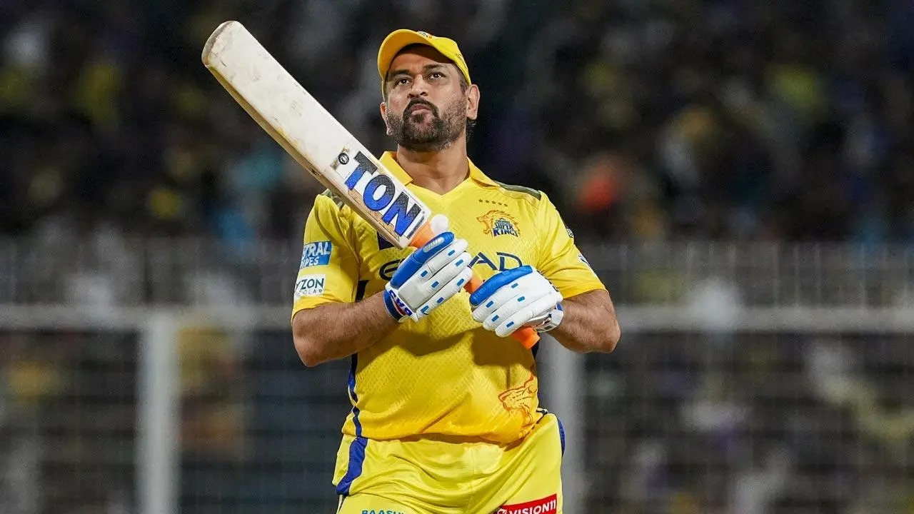 धोनी को डीविलियर्स की सलाह: आईपीएल में छठे नंबर से नीचे न बल्लेबाजी करें