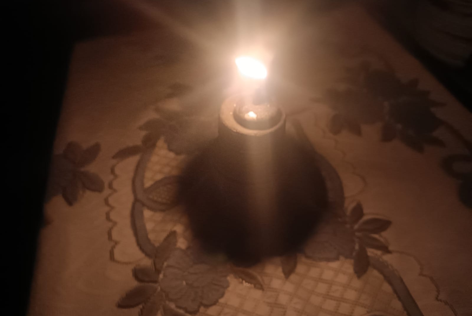 तीन दिनदेखि बिजुली बत्तीविहीन अँध्यारोमा बस्नु पर्ने बाध्यता