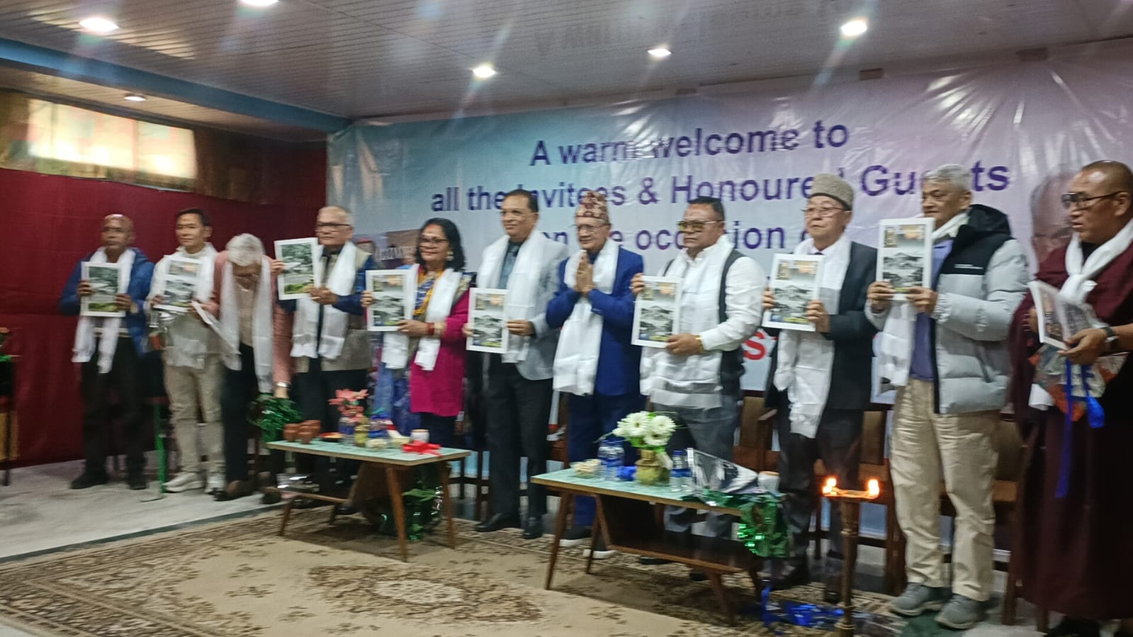 पीसी अग्रवालद्वारा लिखित पुस्तक ‘आई लभ खरसाङ’ लोकार्पण