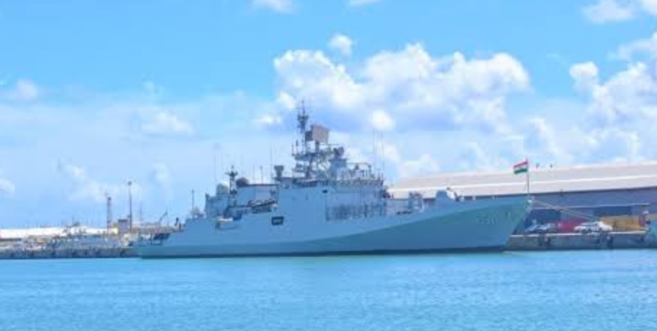 माल्दिभ्स–मोरिसस विवादबीच पोर्ट लुइस पुगेको भारतीय युद्धपोत ‘आईएनएस त्रिकन्द’