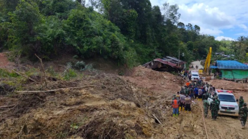 উত্তর সিক্কিম এ ভূমিধসে ২০০ পর্যটক আটকে, চুঙ্গথাঙ এ রাখা হলো নিরাপদে