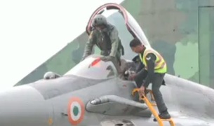 भारतीय वायुसेना प्रमुखले मिग-२९ लडाकु विमानमा उडान भरे, अग्रिम एयरबेसको तयारीको समीक्षा