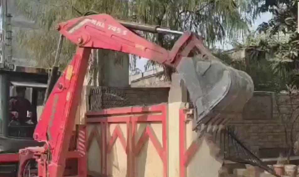 पोखरामा फेवाताल किनारका अवैध टहरा भत्काउने अभियान सुरु