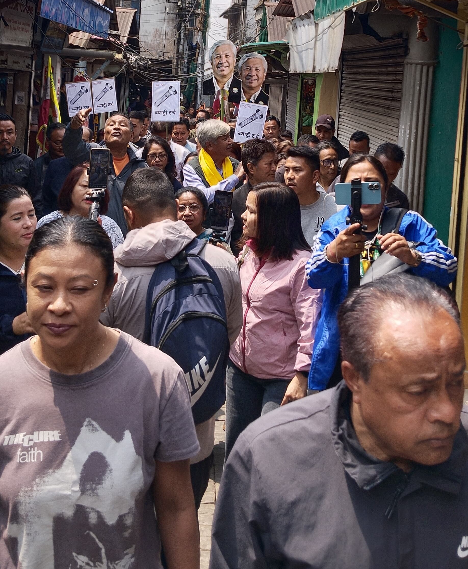 अमर लामाद्वारा खरसाङ बजार क्षेत्रमा चुनाव प्रचार