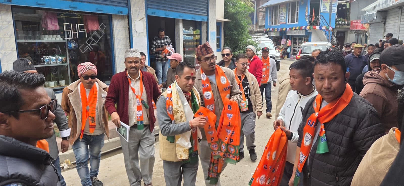 भाजपा प्रार्थी सोनाम लामाद्वारा तकदाह, गेल भञ्ज्याङ, डीपी साइड र तकदाह चिया बगानमा जनसम्पर्क अभियानसहित चुनाव प्रचार
