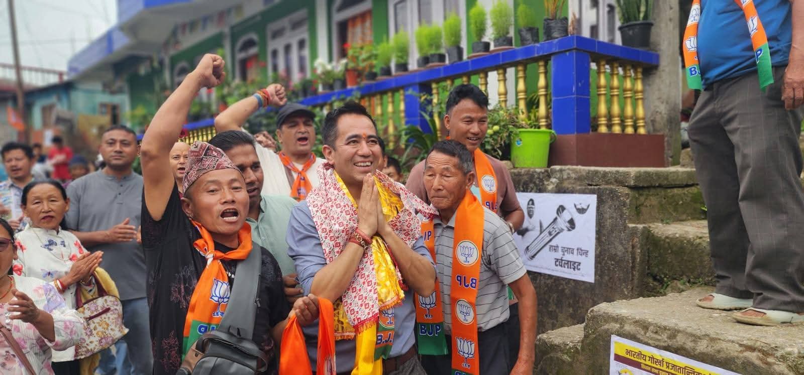 भाजपा उम्मेद्वार सोनाम लामाद्वारा मिरिकको सौरेनी-टोकलाङ क्षेत्रमा जनसम्पर्क अभियान साथै चुनाव प्रचार