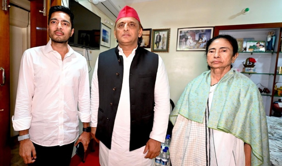 69fc79cc7bf5c-akhilesh-yadav-meets-mamata--abhishek-banerjee-073846902-16x9