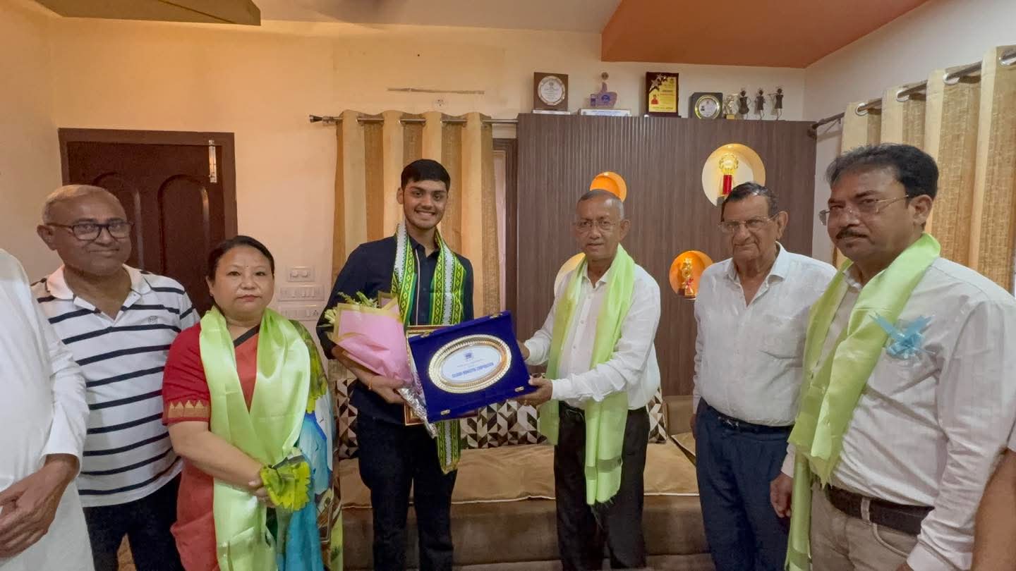 सिलीगुड़ी के छात्र रौनक गिलरा की ऐतिहासिक सफलता पर महापौर की शुभकामनाएं‎‎