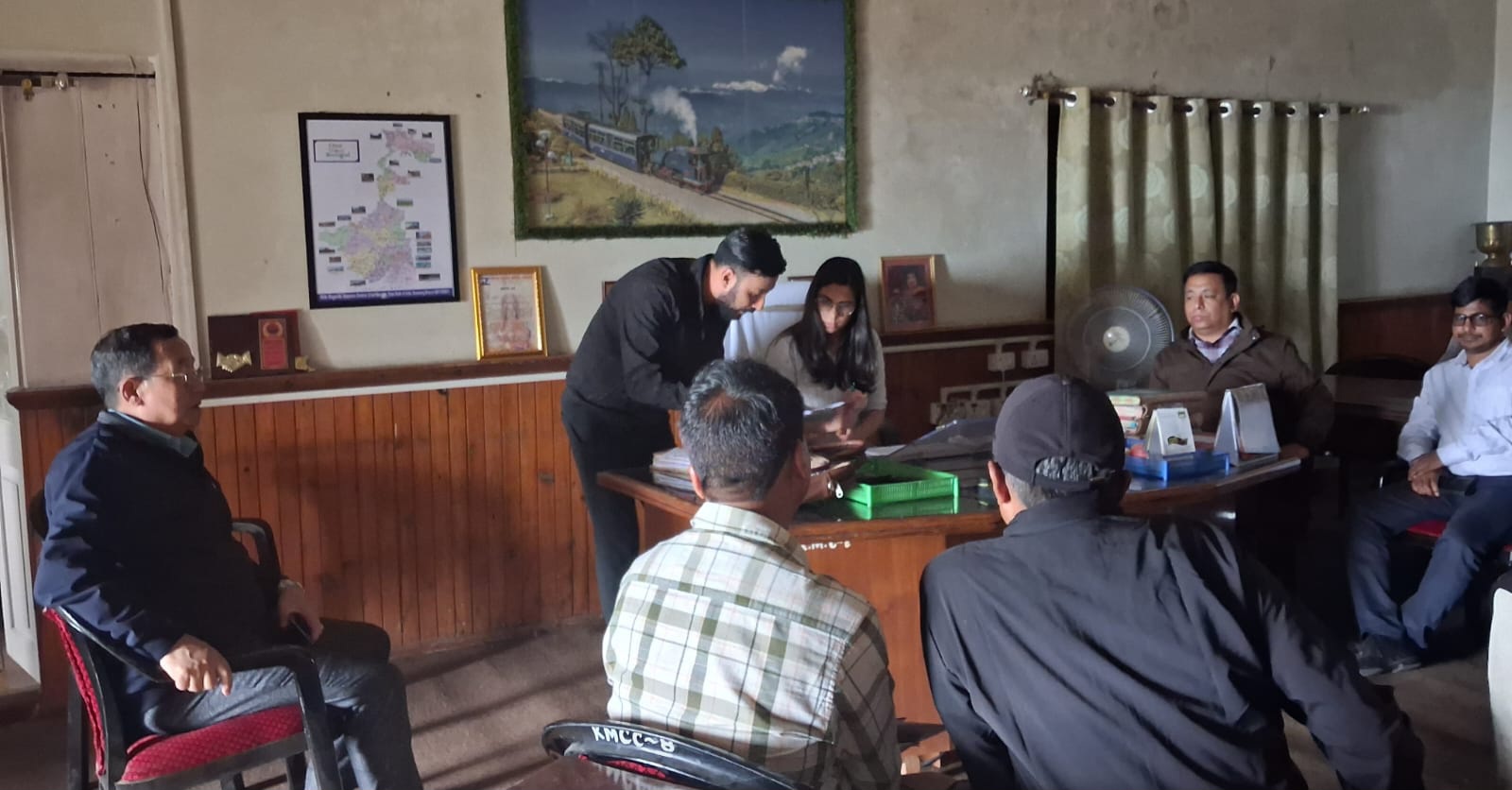 खरसाङ महकुमा शासकद्वारा खरसाङ नगरपालिकाको चार्च लिए