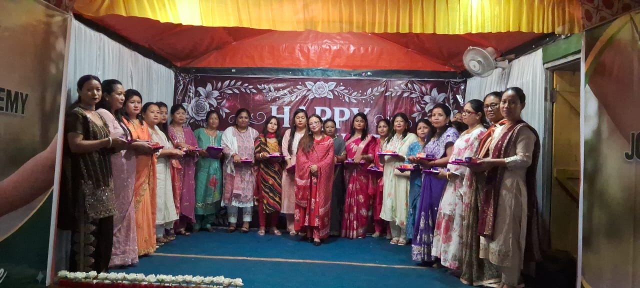 घैयाबारीको ड्याब जोवियल अकादमीमा मदर्श डे पालनसितै विद्यार्थीहरुका आमाहरुलाई सम्मान कार्यक्रम