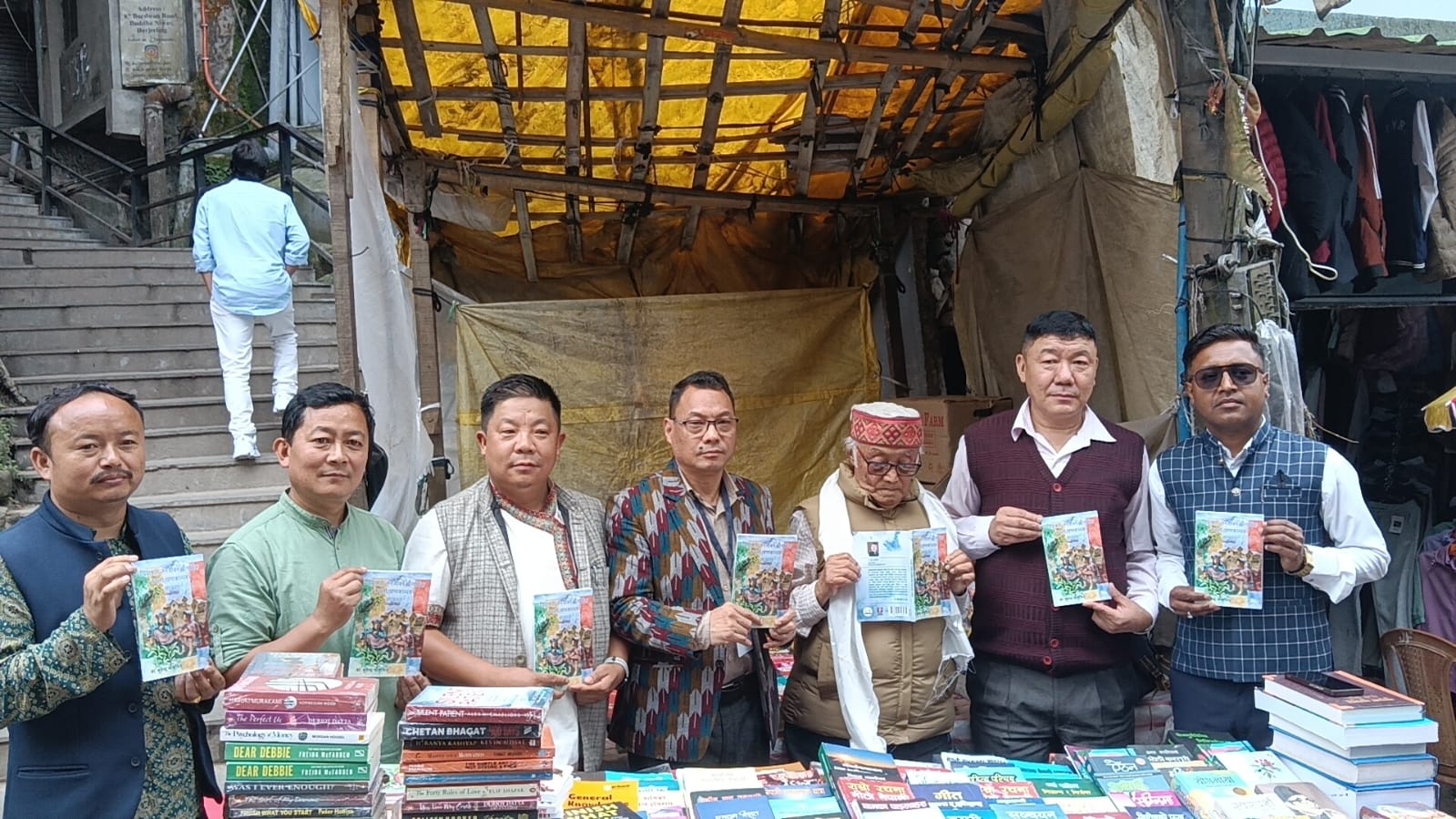 डा. सुरेन्द्र चाम्लिङकृत “चियाबारी जनजीवन सान्दर्भिक नेपाली खण्डकाव्यको अध्ययन’ समालोचना संग्रहको विमोचन