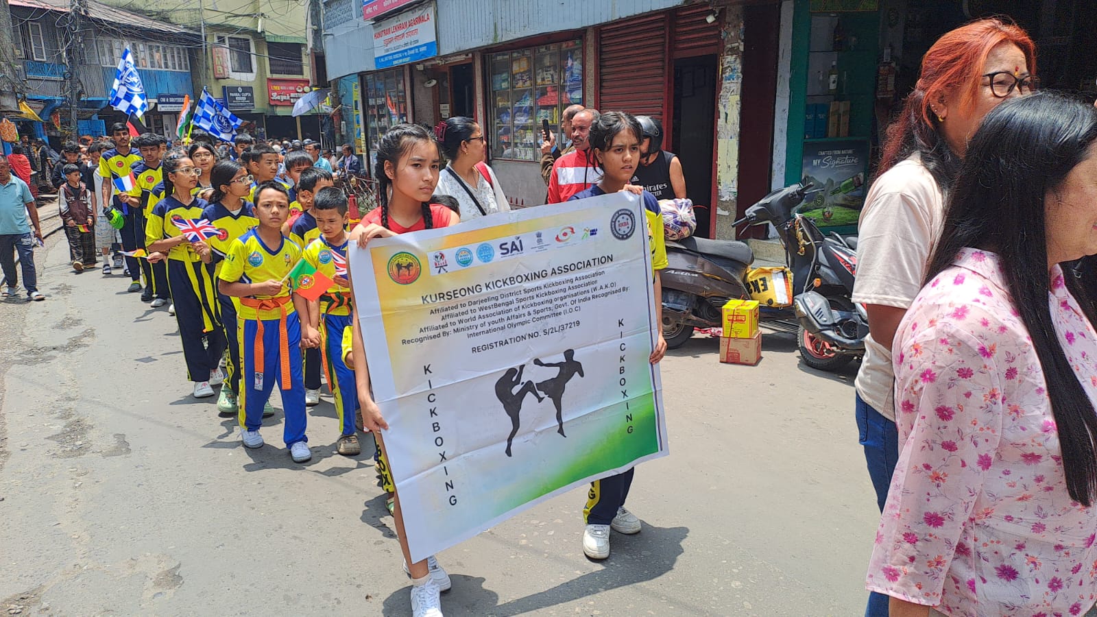 फिफा विश्व कप फुटबललाई स्वागत गर्न खरसाङ महकुमा खेलकूद संघको आयोजनामा खरसाङमा ऱ्यालीको आयोजना