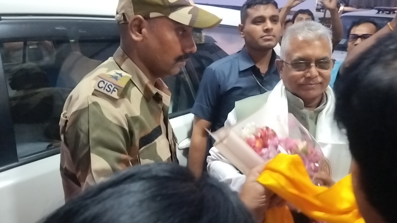राज्यको पञ्चायत अनि ग्रामीण विकास मन्त्री दिलिप घोष आईपुगे पहाड