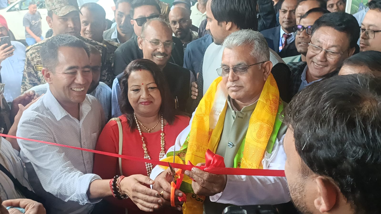 मन्त्री दिलिप घोषद्वारा खरसाङमा चलिरहेको ध्रुमा फिल्म फेस्टिभलको दोस्रो दिनको कार्यक्रमको उदघाटन