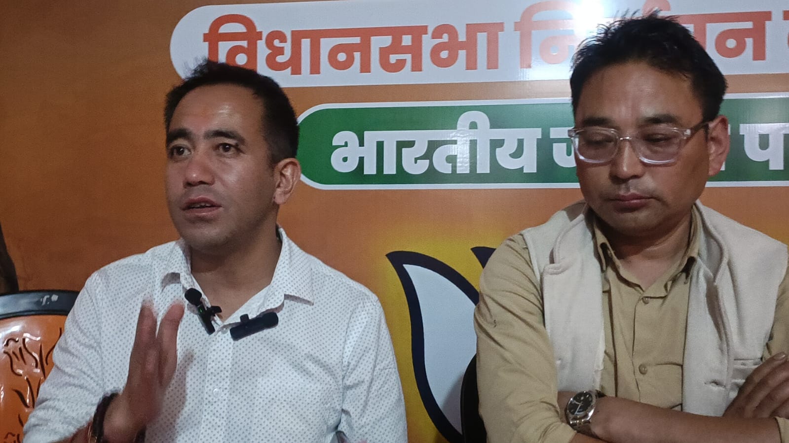 मोदी सरकारको १२ वर्ष पूरा भएकोमा भाजपा जिल्ला अध्यक्ष र खरसाङको विधायकबाट बधाई