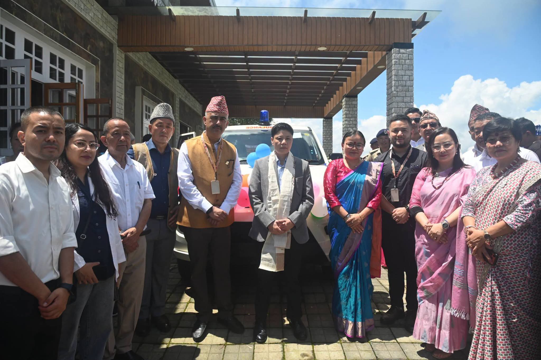सोरेङ सामुदायिक स्वास्थ्य केन्द्रलाई एम्बुलेन्स हस्तान्तरण, स्वास्थ्य सेवा सुदृढीकरणमा जोड