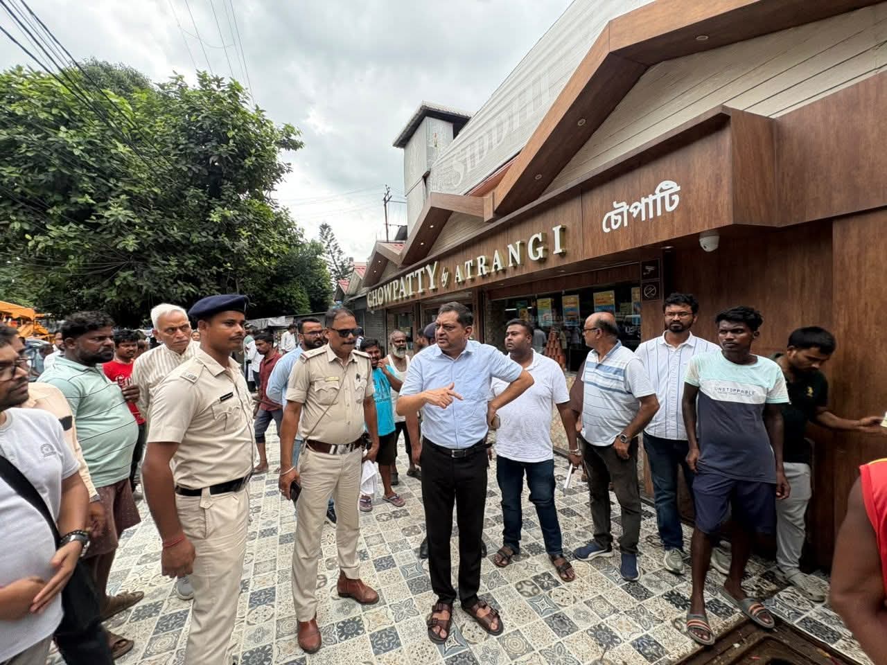 ​सिलगढी: एसएफ रोडमा चल्यो नगर निगमको बुलडोजर, अवैध संरचनाहरू भत्काइयो​