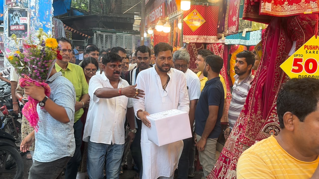 असमका बाढीपीडितका लागि सिलगढीका व्यापारीद्वारा राहत अभियान