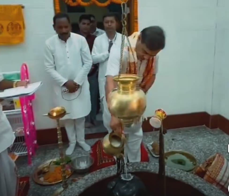 আসাম: শ্রাবণ মাসের দ্বিতীয় সোমবারে ভগবান শিবের পূজা করলেন মুখ্যমন্ত্রী; রাজ্যের জনগণের সুখ ও সমৃদ্ধির জন্য প্রার্থনা করলেন