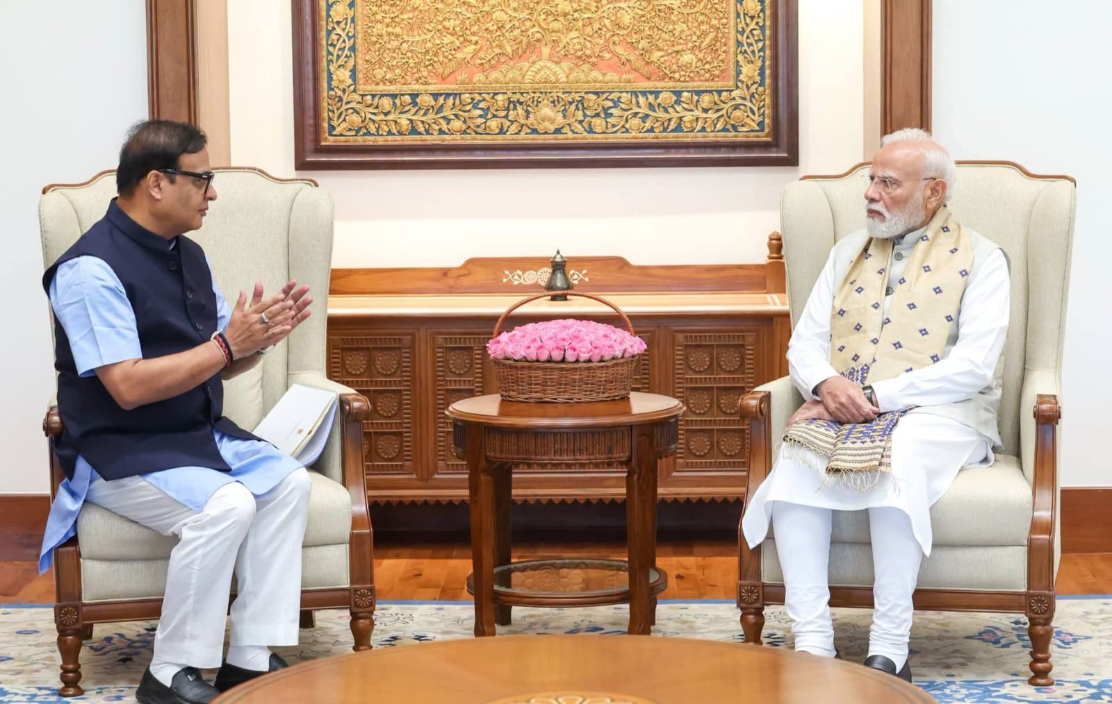 असम: मुख्यमन्त्री सरमाद्वारा प्रधानमन्त्री मोदीसँग भेट